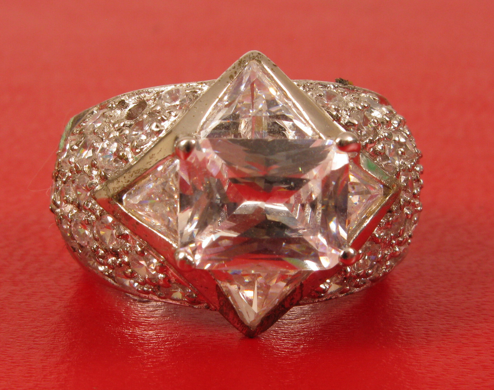 VINTAGE LINDENWOLD FINE JEWELERS STERLING SILVER CUBIC ZIRCONIA CZ COCKTAIL RING