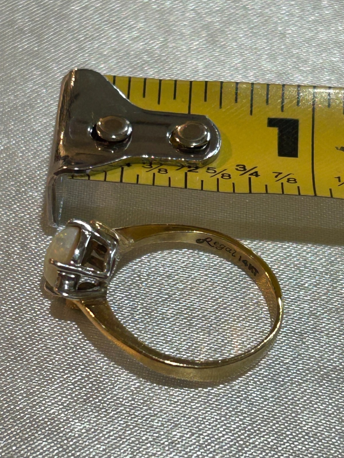 VINTAGE LADIES 14KT GOLD OPAL DAIMOND RING APROXX 6 INCH 2.8 GRAMS HAS CRAZING