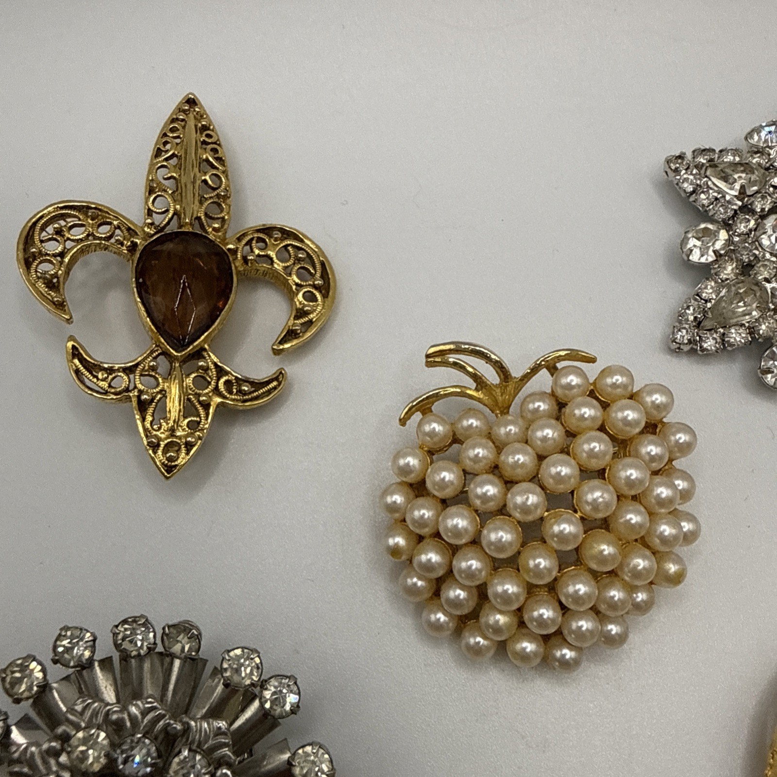 Lot Of 6 Vintage Brooches Floral Gold Tone Pearl Rhinestone Romantic 1.5″ – 2″