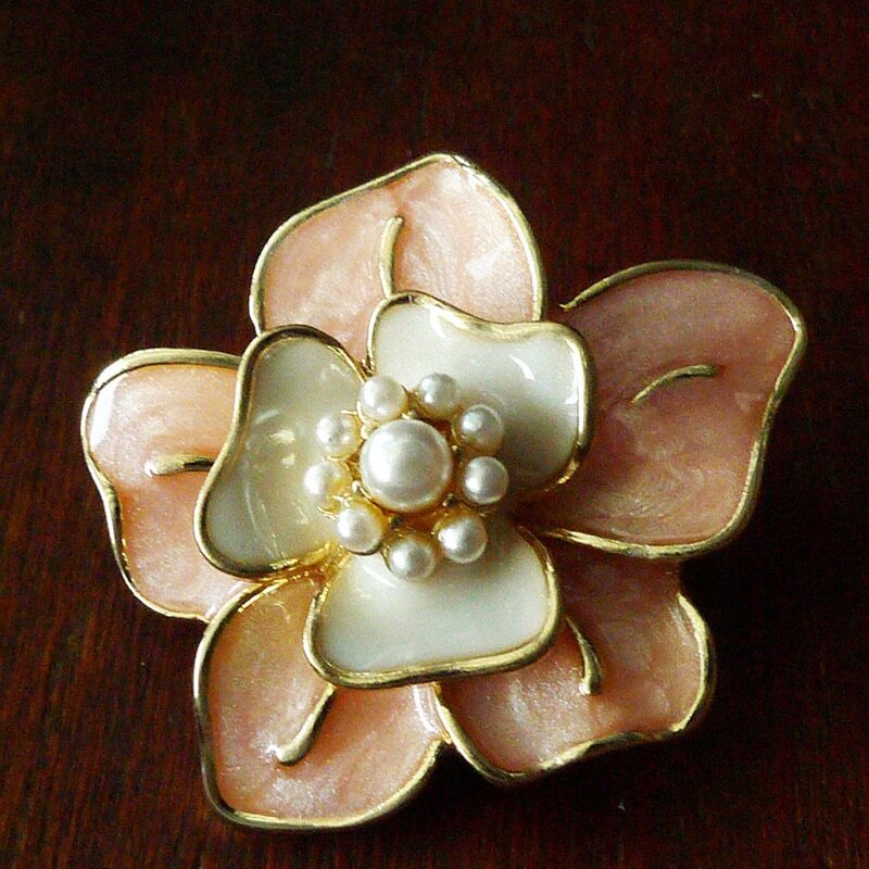Retro Butterfly Flower Pearl Brooch Antique Engraved Vintage Pins Jewelry