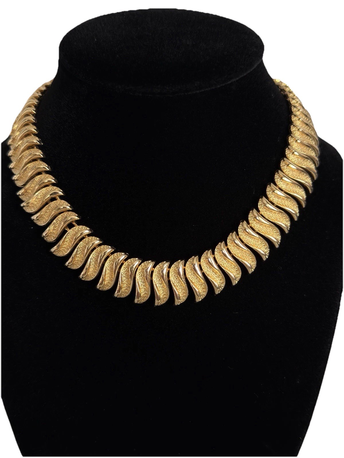 Vintage Coro Gold Tone Articulated Textured Links Choker Chain Necklace 14″