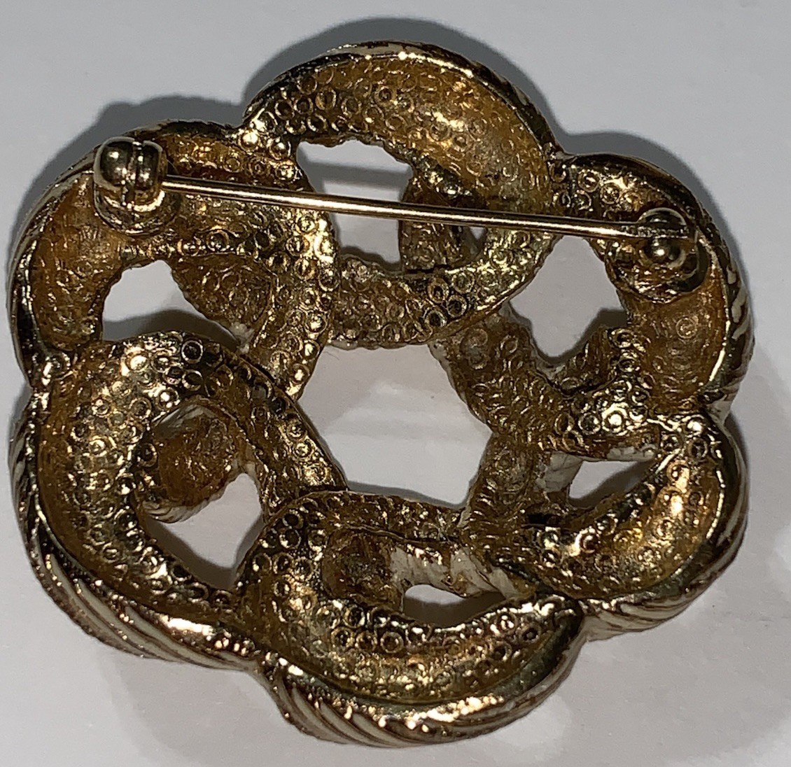 Vintage Gold Tone Love Knot Braided Brooch Pin Textured Interlocking Loops