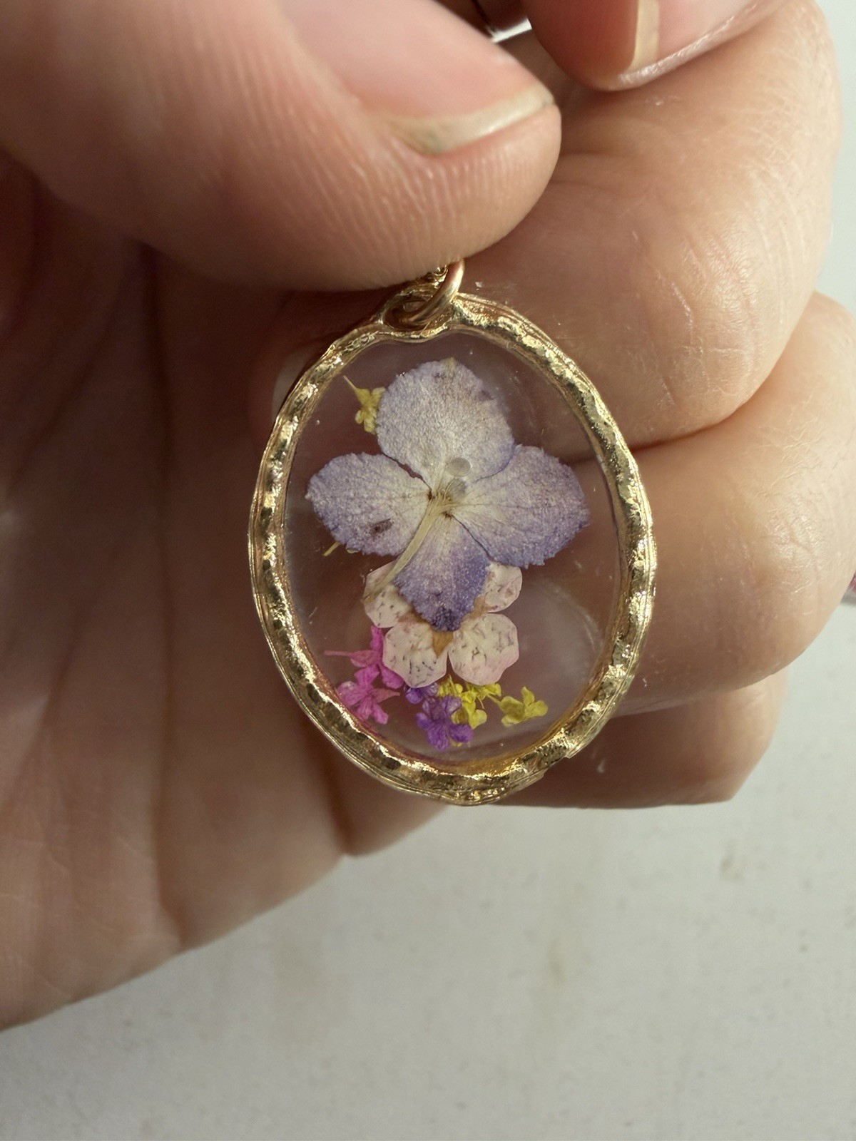 Real Pressed Flower Necklace Gold Tone Oval Resin Pendant Floral Botanical 18”