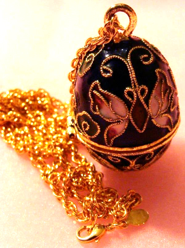 Vintage Cloisonne Egg POISON Necklace Egg Opens Butterfly Design RARE Beauty