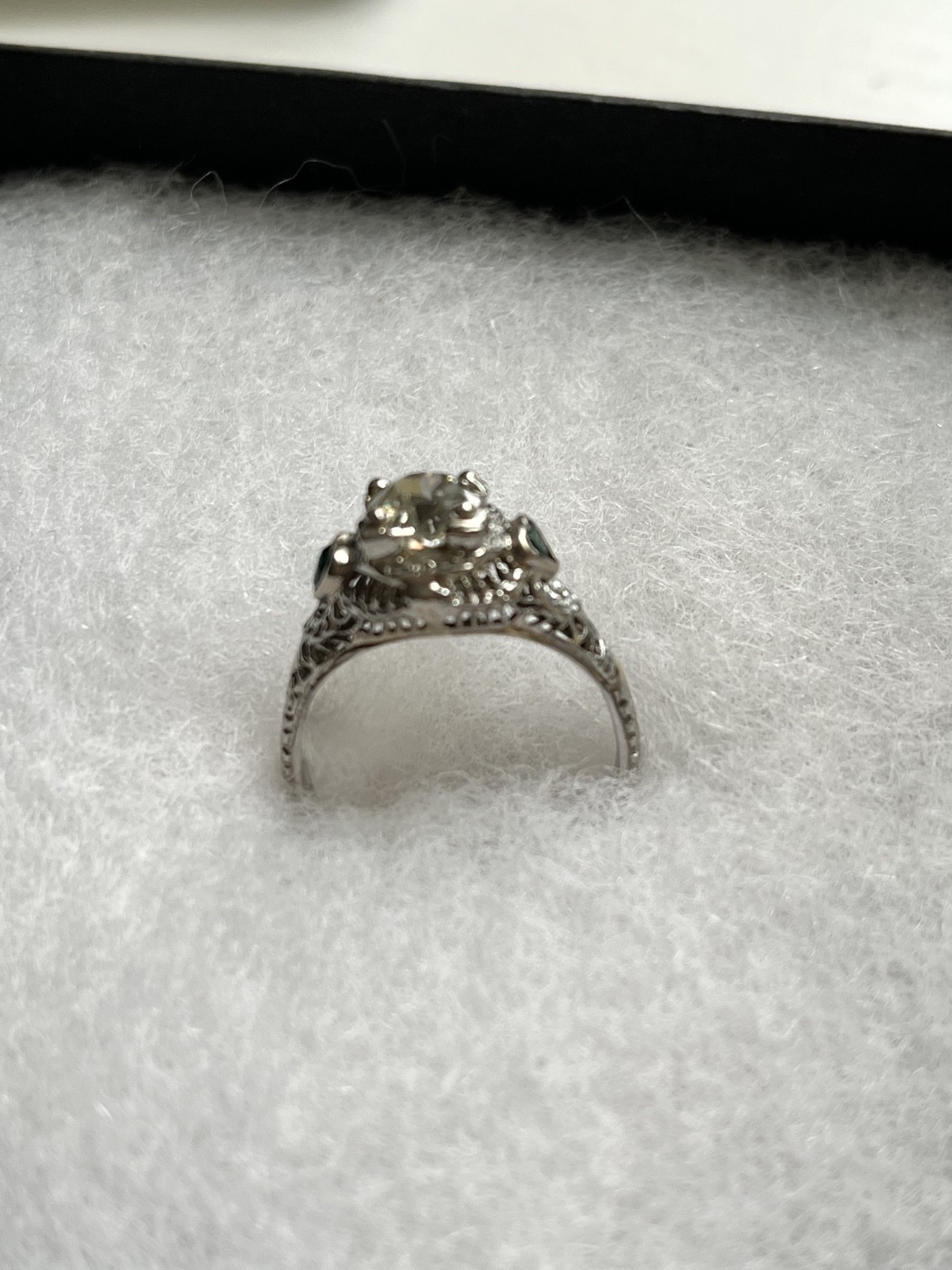 18kt Vintage Filigree Solitare Ring – size 8. Center round diamond (1.2ct).