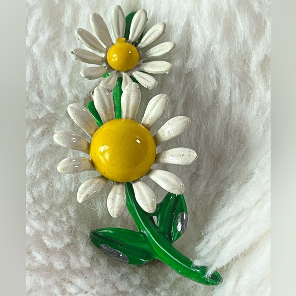 Vintage Daisy Flower Enamel Brooch Pin Yellow White Green Approximately 2”