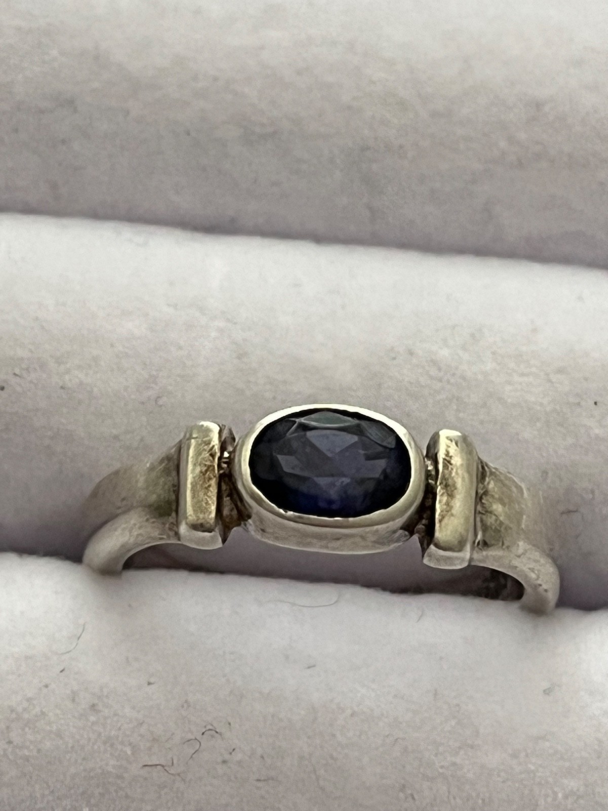 Vintage 925 Sterling Silver Ring Blue Violet Stone
