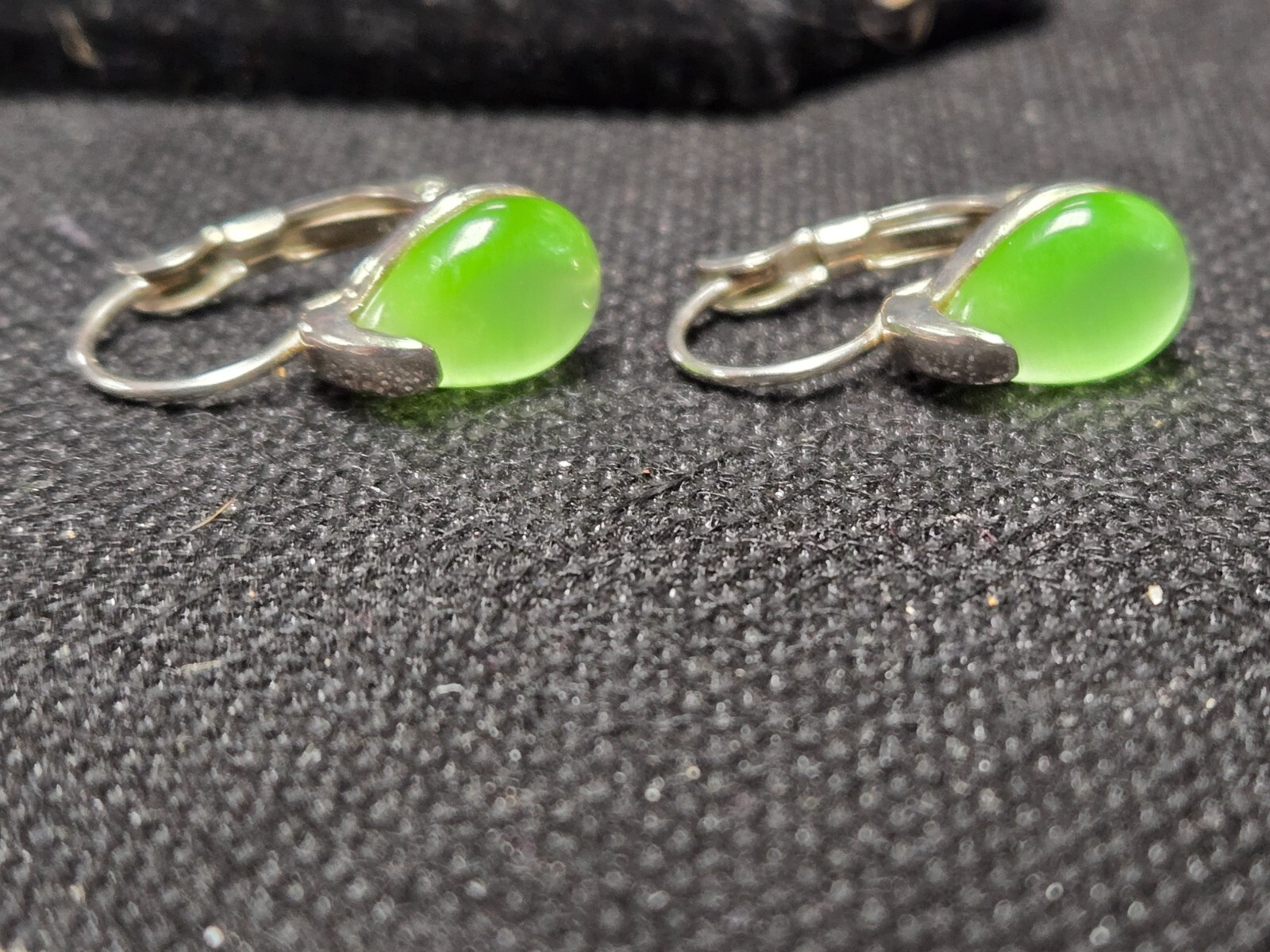 Clip on Vintage Green Cat Eye Stone and Slver Tone Stone is a Beautiful Teardrop