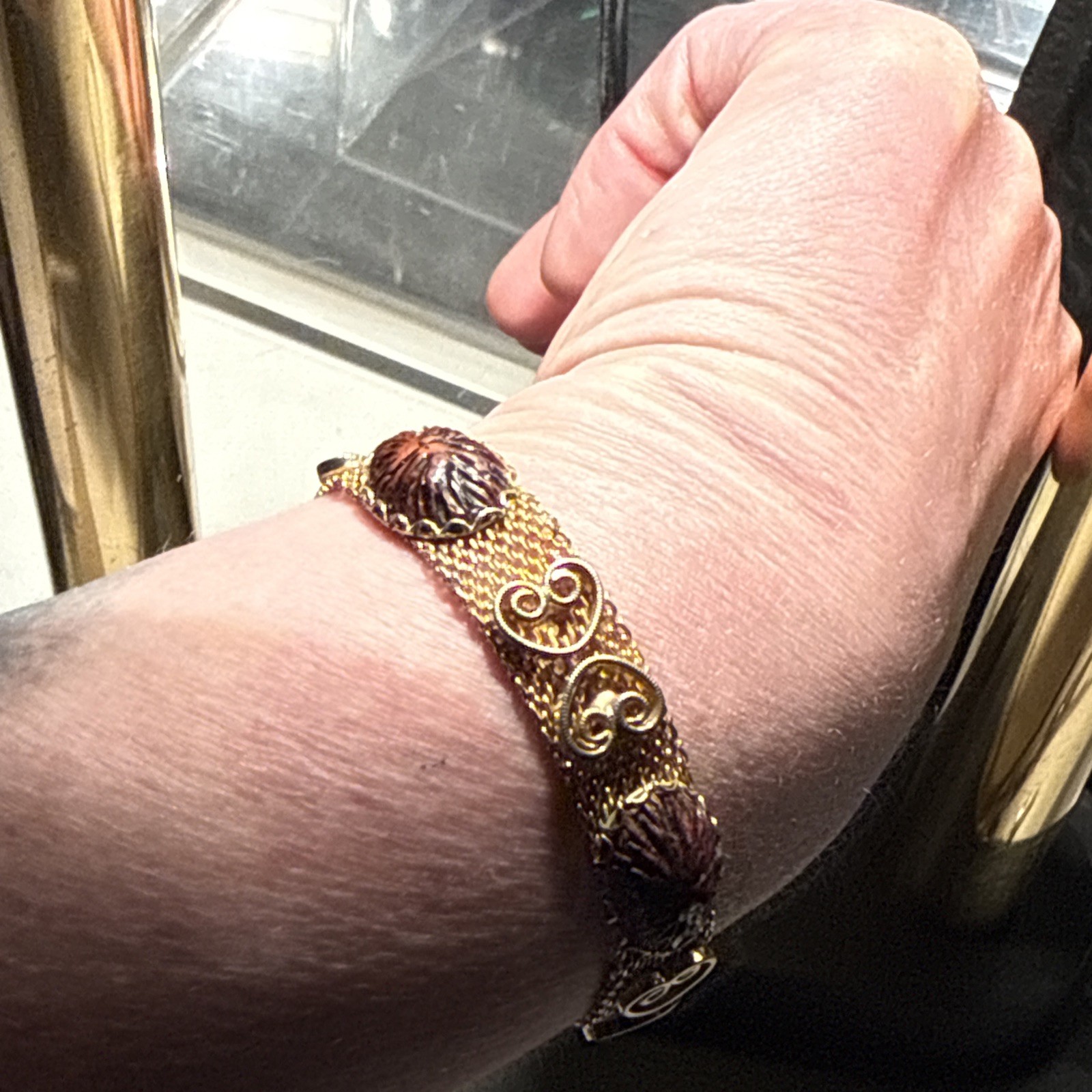 VTG Gold Toned Mesh bracelet 7”