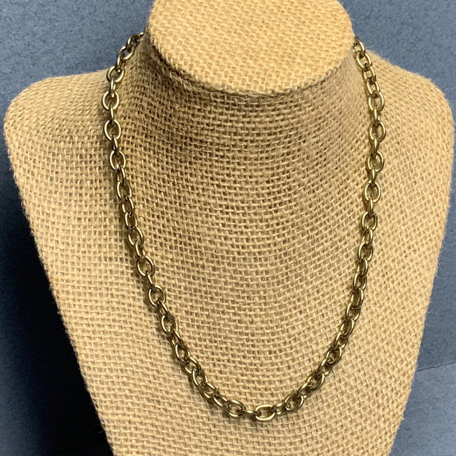 Chunky Chain Necklace 17 In Chain Toggle Closure Gold Brass Look Front Back Wear