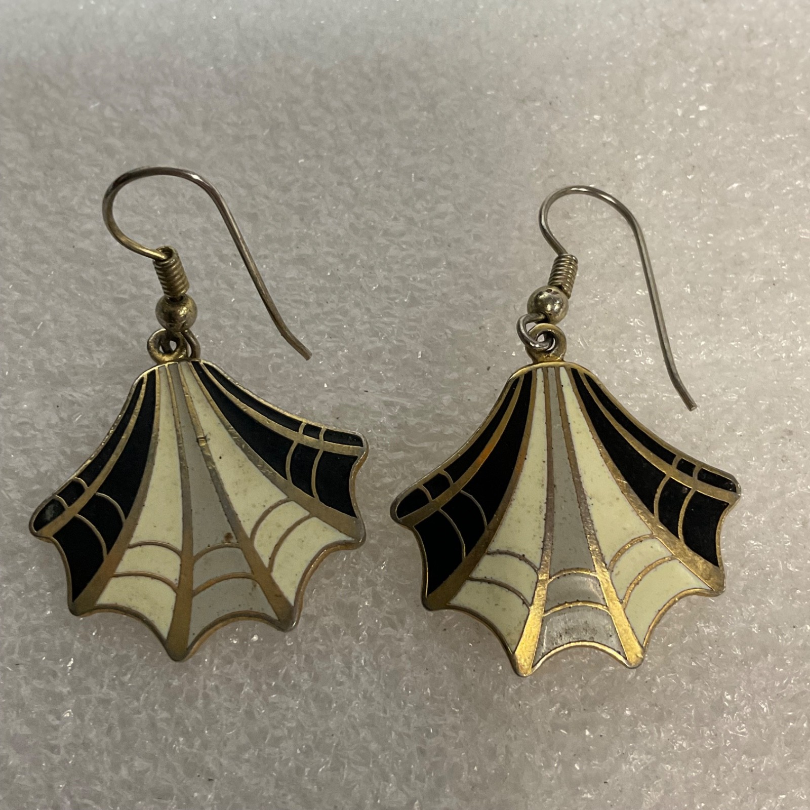 Vintage Web Gold Tone Cloisonné Earrings Black White Enamel Fan Shape Dangle