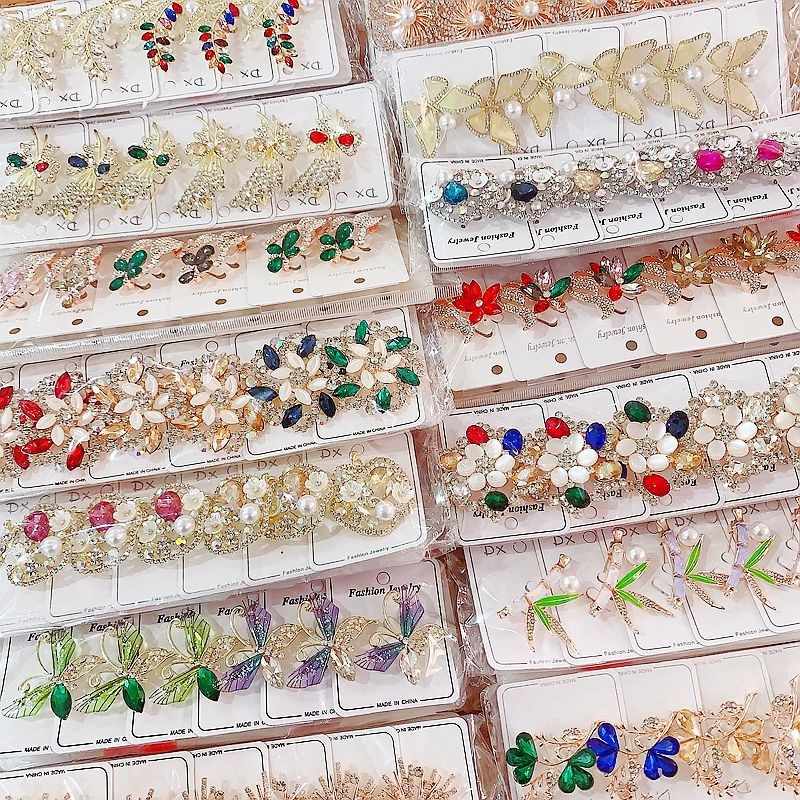 20Pcs Wholesale Brooch Pins Lot Random Rhinestone Crystal Flower Scarf Buckle