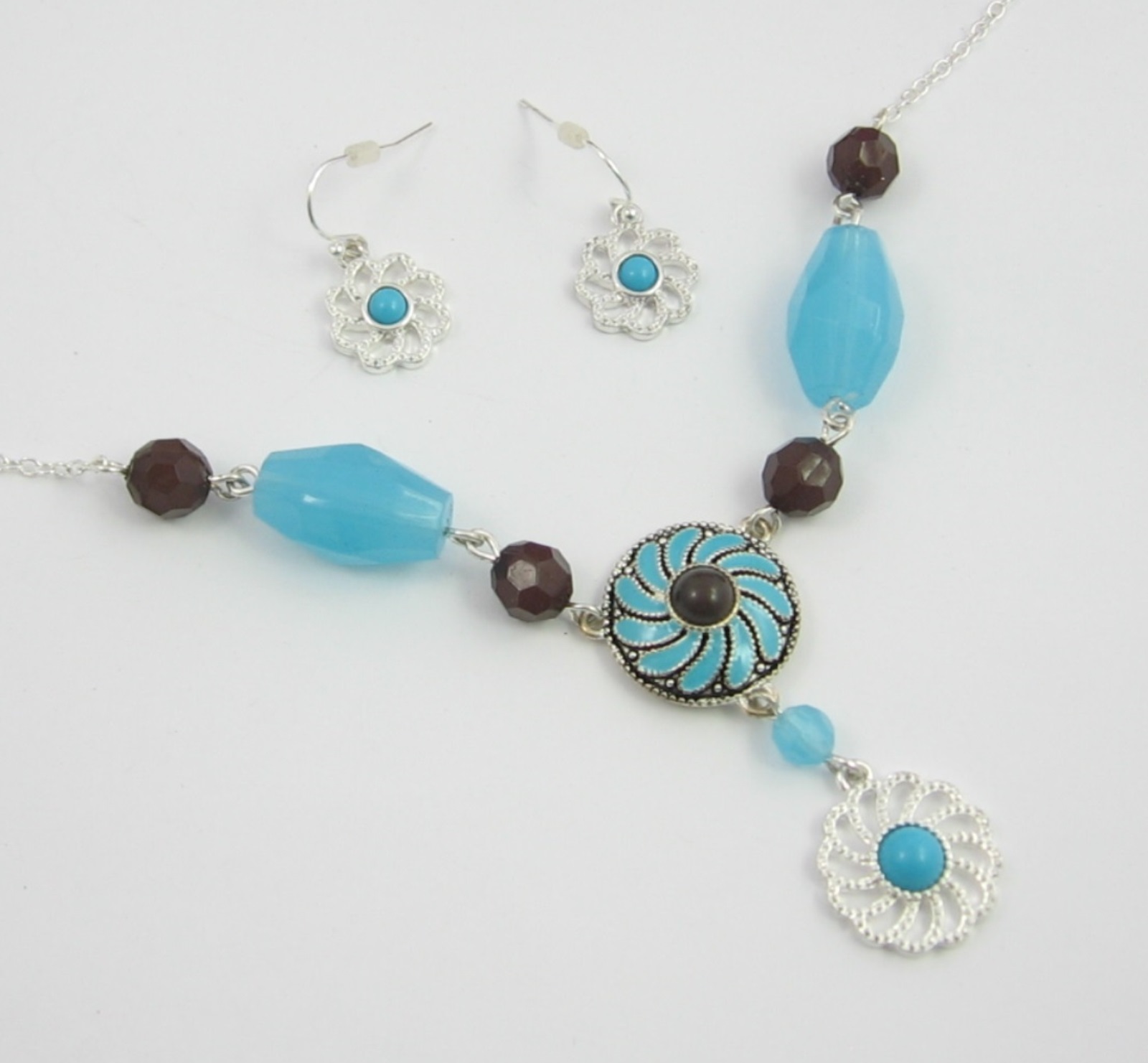 WESTERN CHIC NECKLACE & Pierced EARRINGS Gift Set Box Turquoise-Blue AVON