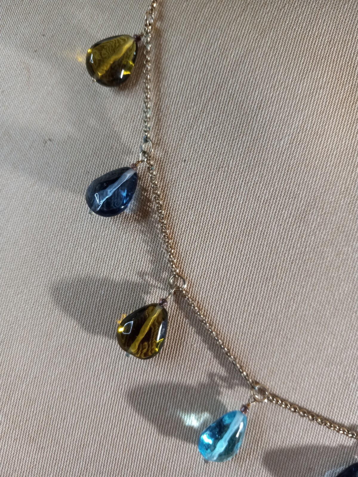 Vintage Glass Graduating Dangle Teardrops Necklace Green Dark & light Blue 18″