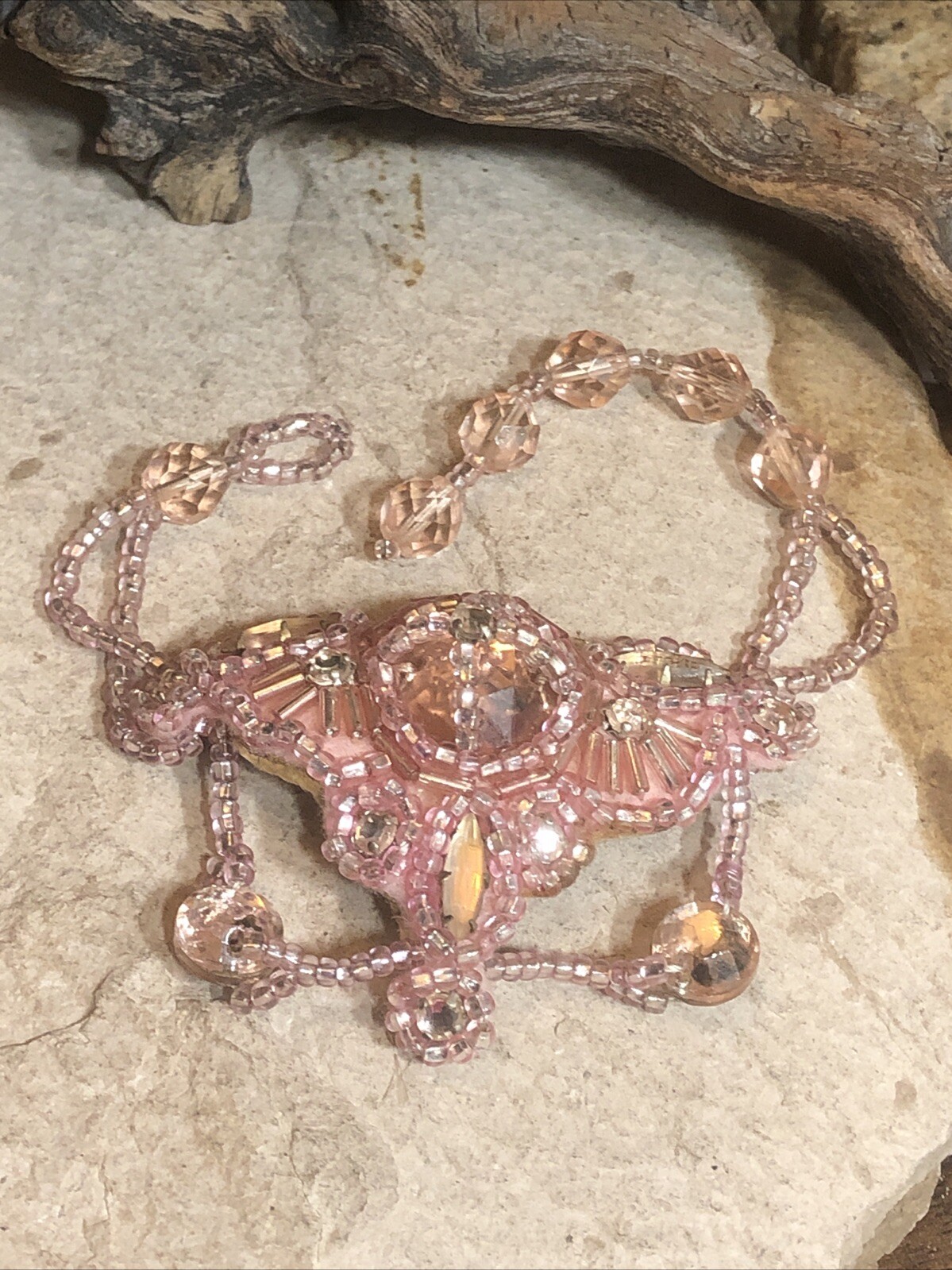 19. Vintage KAREN LANDON Faceted Glass Pink Seed Bead Dangle Bracelet 6 3/4″