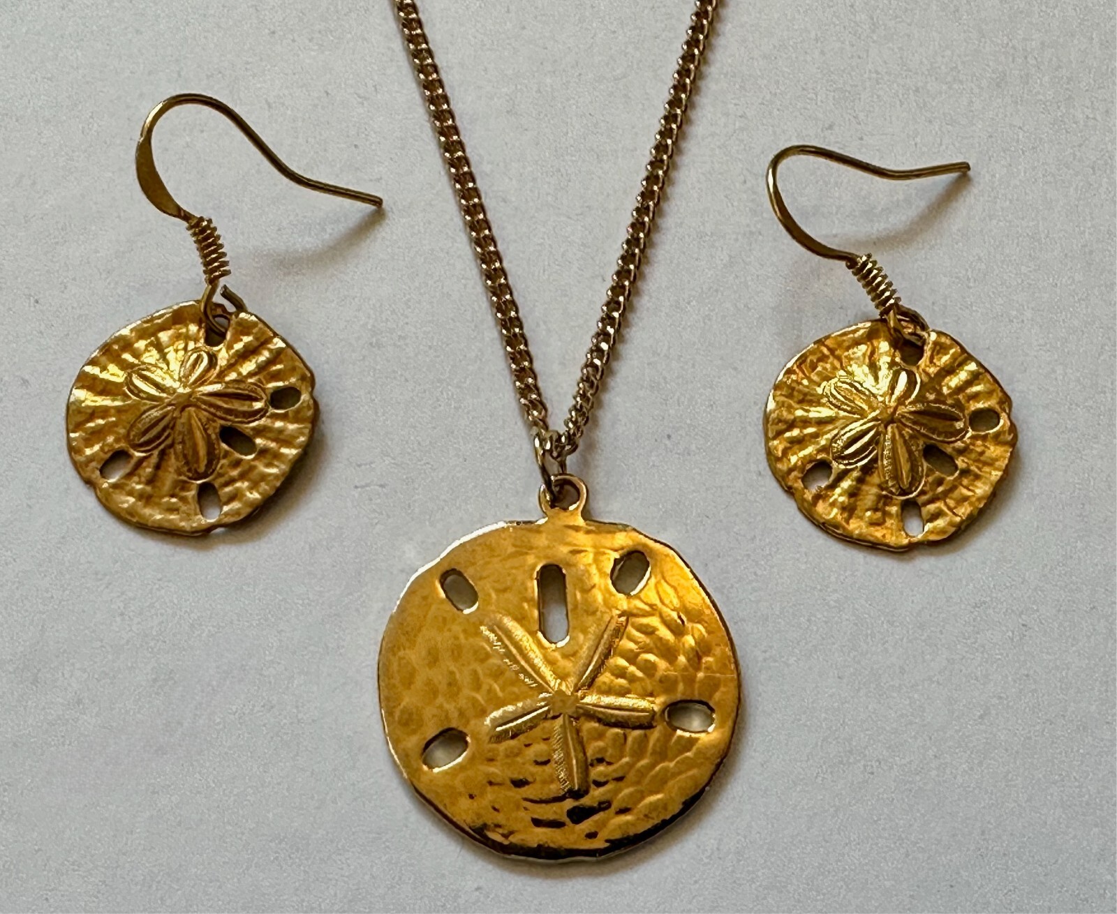 Vintage jewelry set Sand dollar earrings 5/8 of 1″ and pendant 1″ necklace 18″+