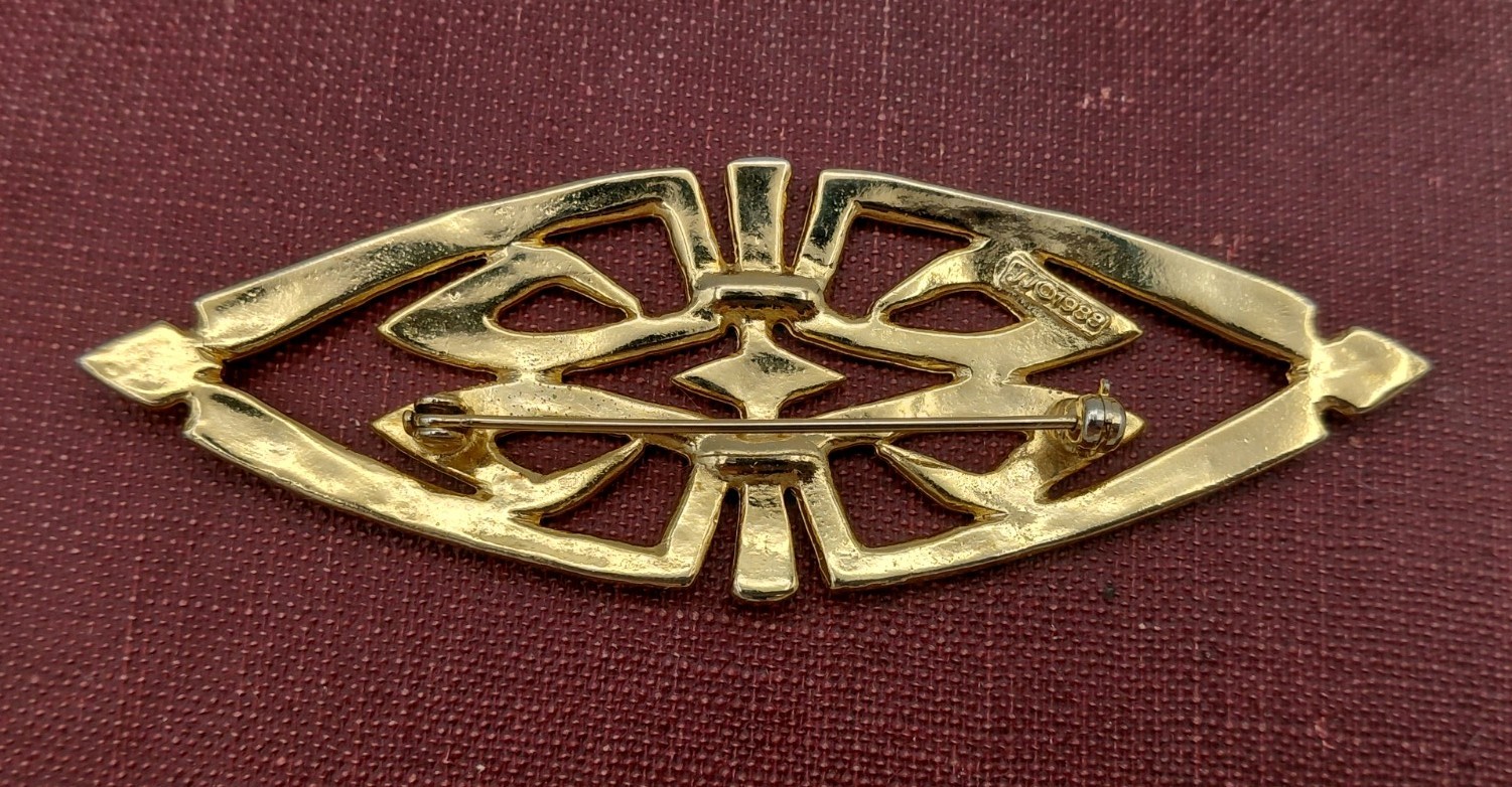 3.5″ JJ Horizontal Shaped Gold-Toned Symmetrical Hammered Metal Brooch
