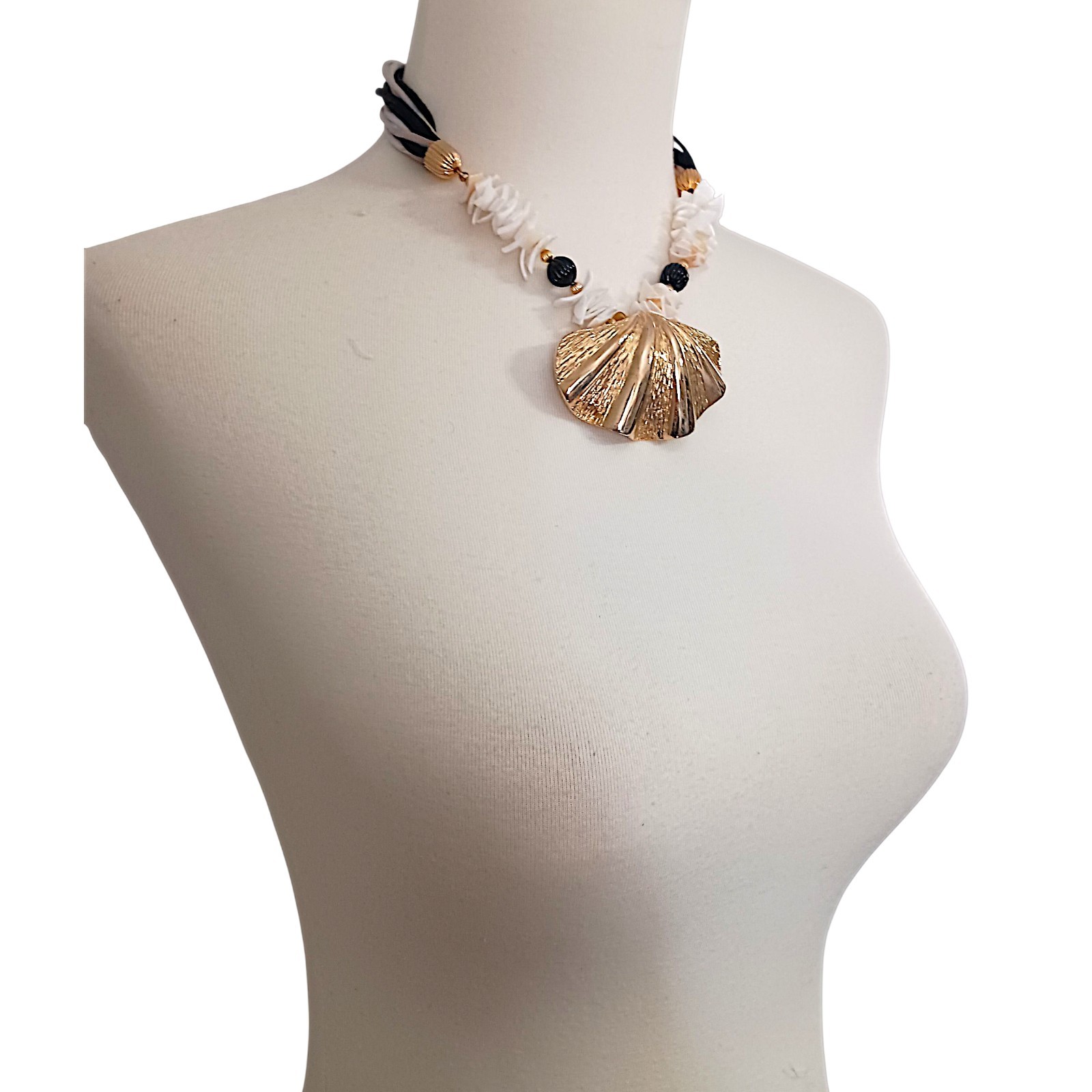 Gay Boyer Scallop Shell Necklace Vintage Corded Chunky Maximalist Coastal Beachy