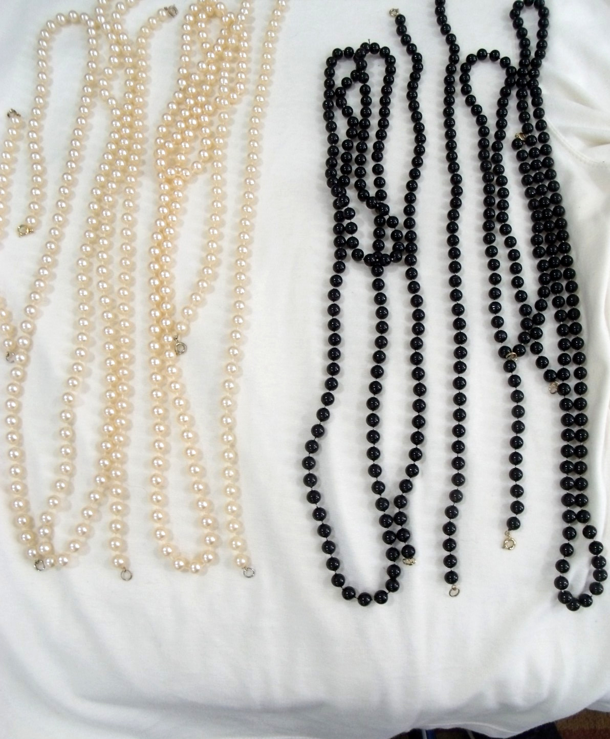 Lot of 12 Faux Pearl Necklaces 6 cream and 6 black different sizes