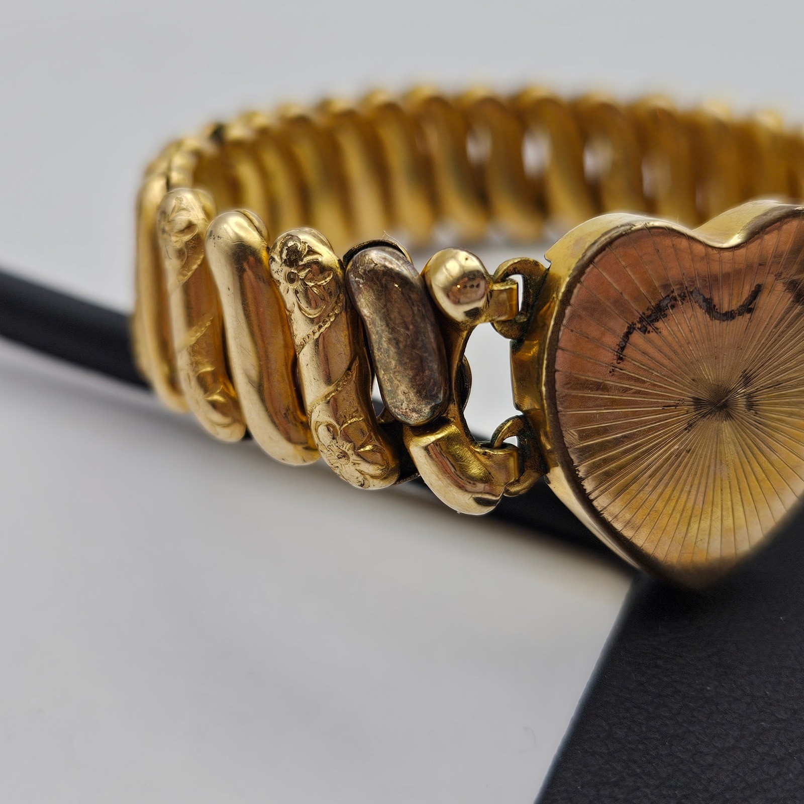 Vintage Marathon Heart Sweetheart Expansion Bracelet Gold Floral Etched
