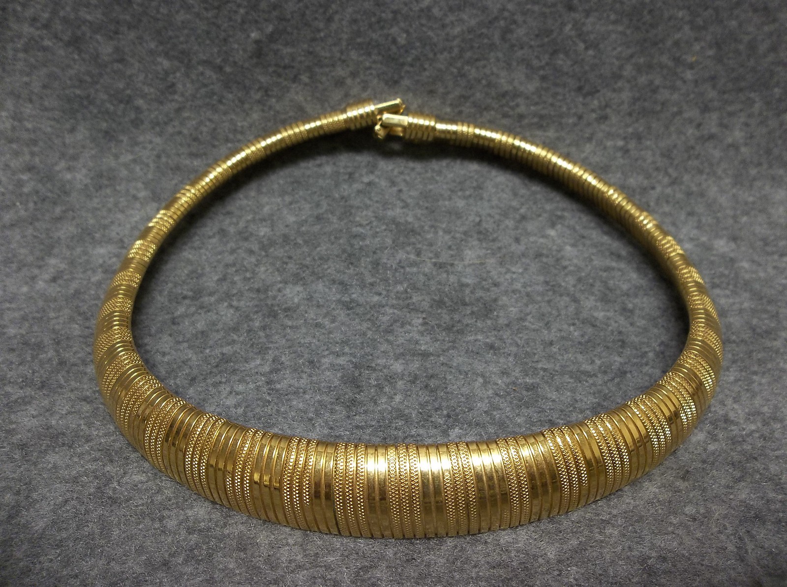 Vintage Trifari Gold Tone Finish Choker 16 1/4″ Snake Chain Link STRIKING