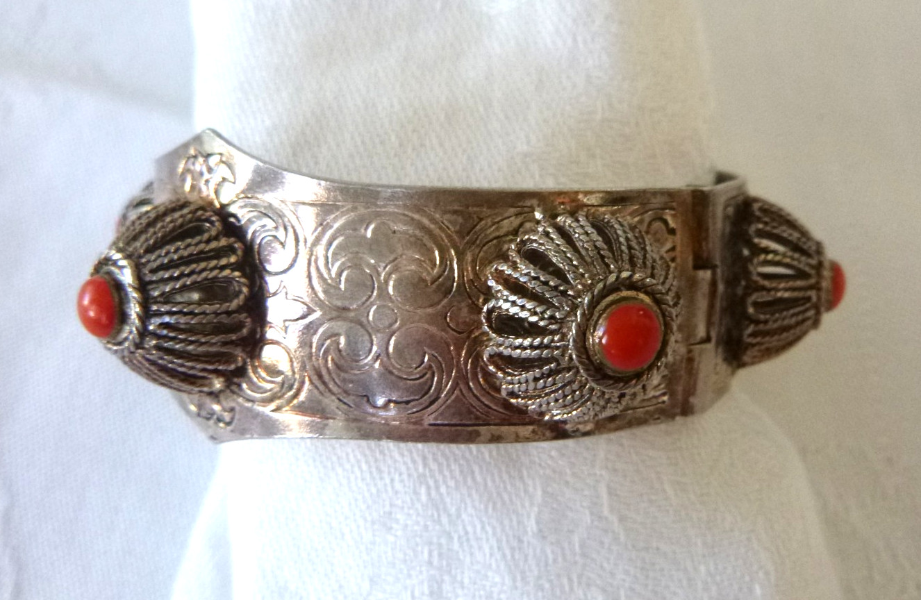 Vtg 800 Silver Ethnic Bracelet Etched Design Red Coral Pin-Pull Clasp 7.25″