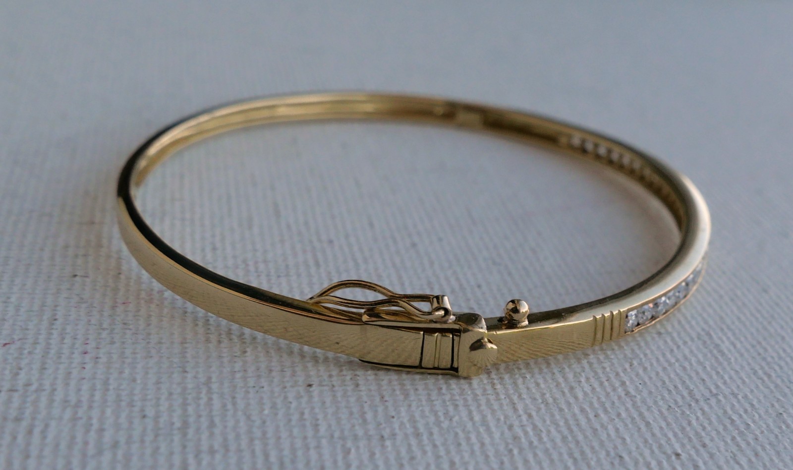 18K Yellow Gold Diamond Bangle Bracelet – 0.80 TCW – Secure Double Clasp