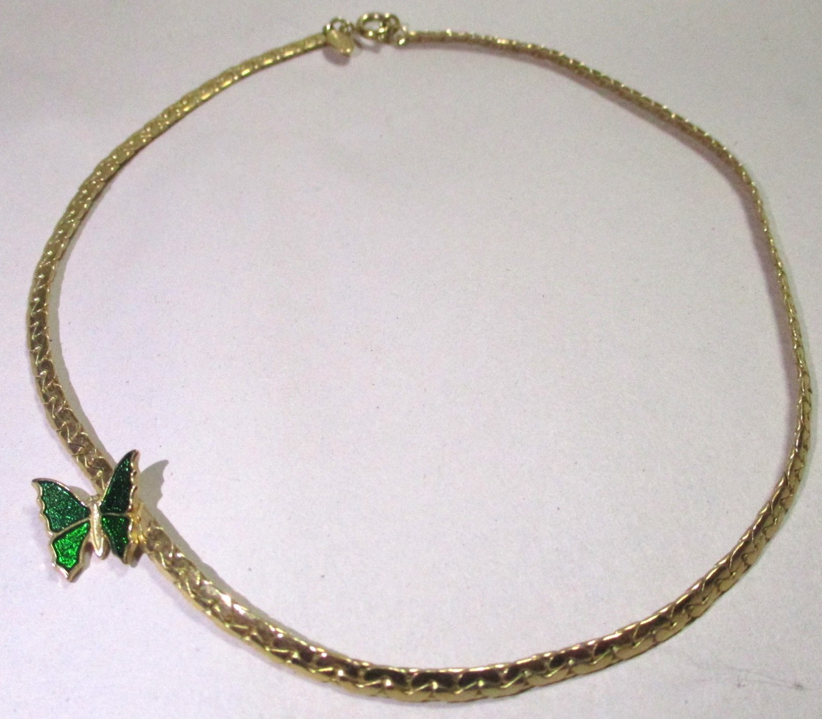 VINTAGE AVON 1978 SHY BUTTERFLY HERRINGBONE GOLDTONE NECKLACE,GREEN ENAMEL