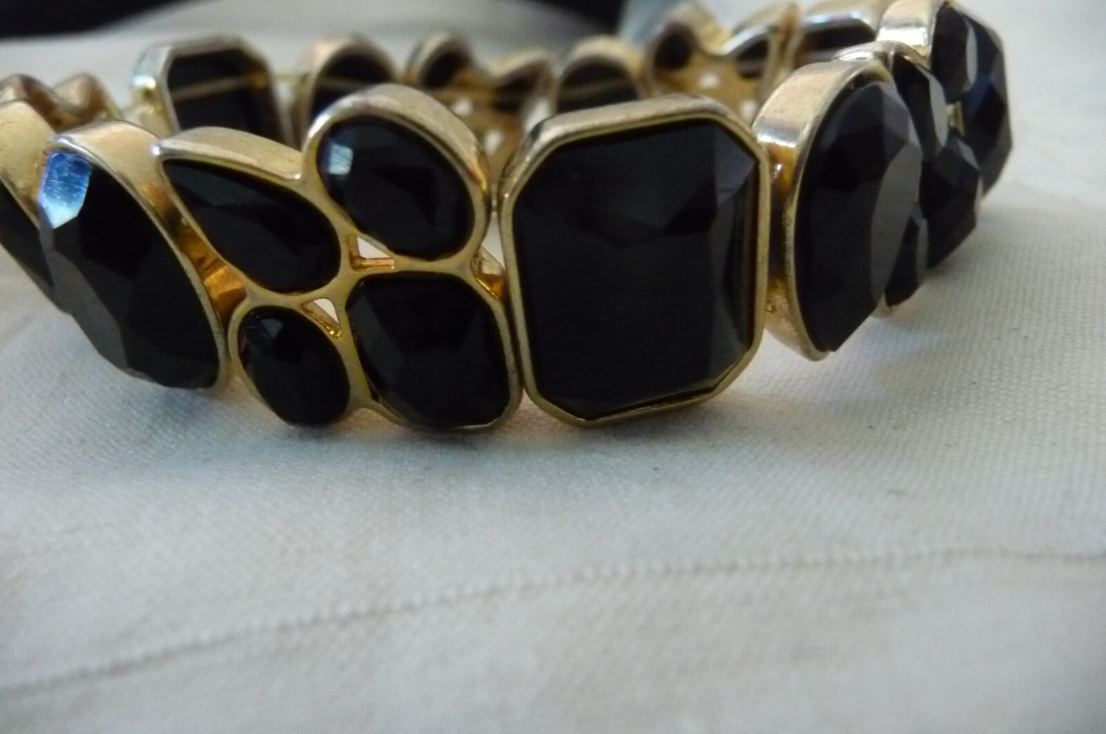 A#1/19X BRACELET GOLD TONE w BLACK STONES STRETCH “FOR WIDE WRIST ” 3/4″ W