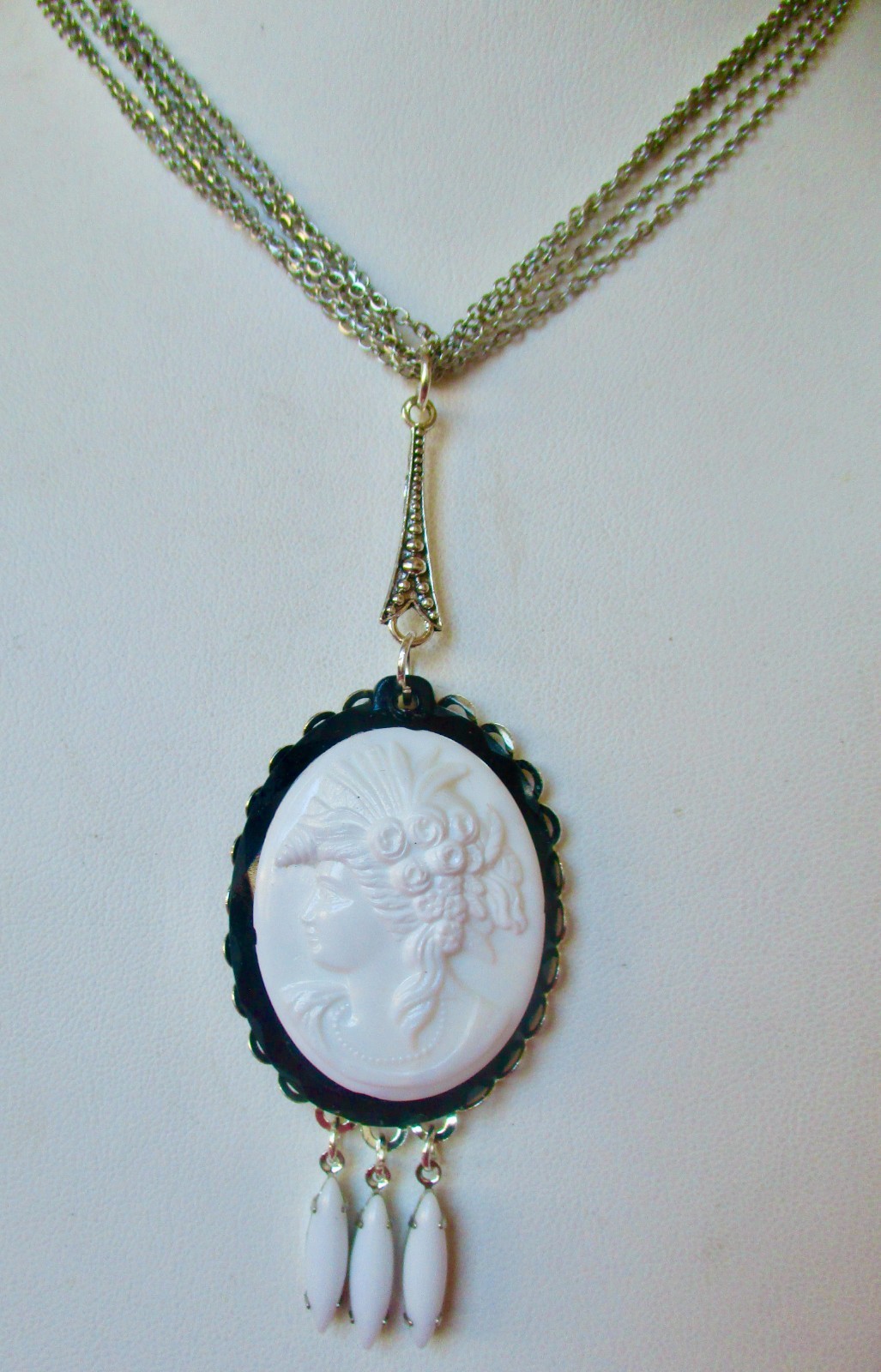 Vintage White Cameo Glass Pendant Necklace With Adjustable Necklace Length/Boho/