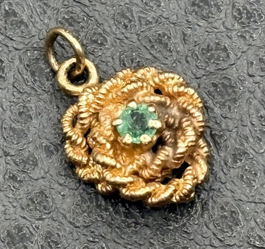 Victorian 14K Yellow Gold Love Knot Rope Texture Emerald Pendant Or Charm VTG