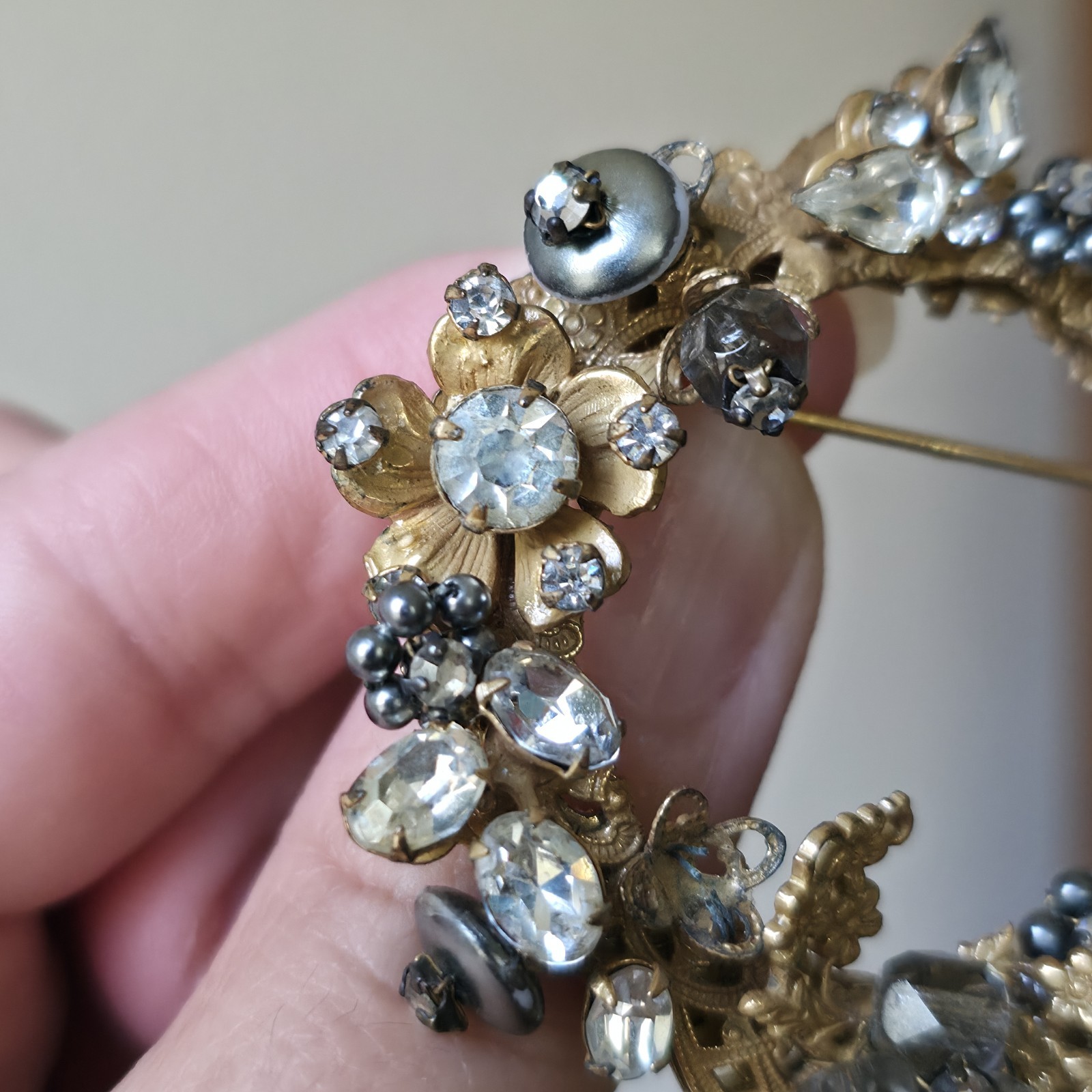 Vinatge Original By Robert Brooch Faux Pearl Gray Smokey Stones Gold Tone READ