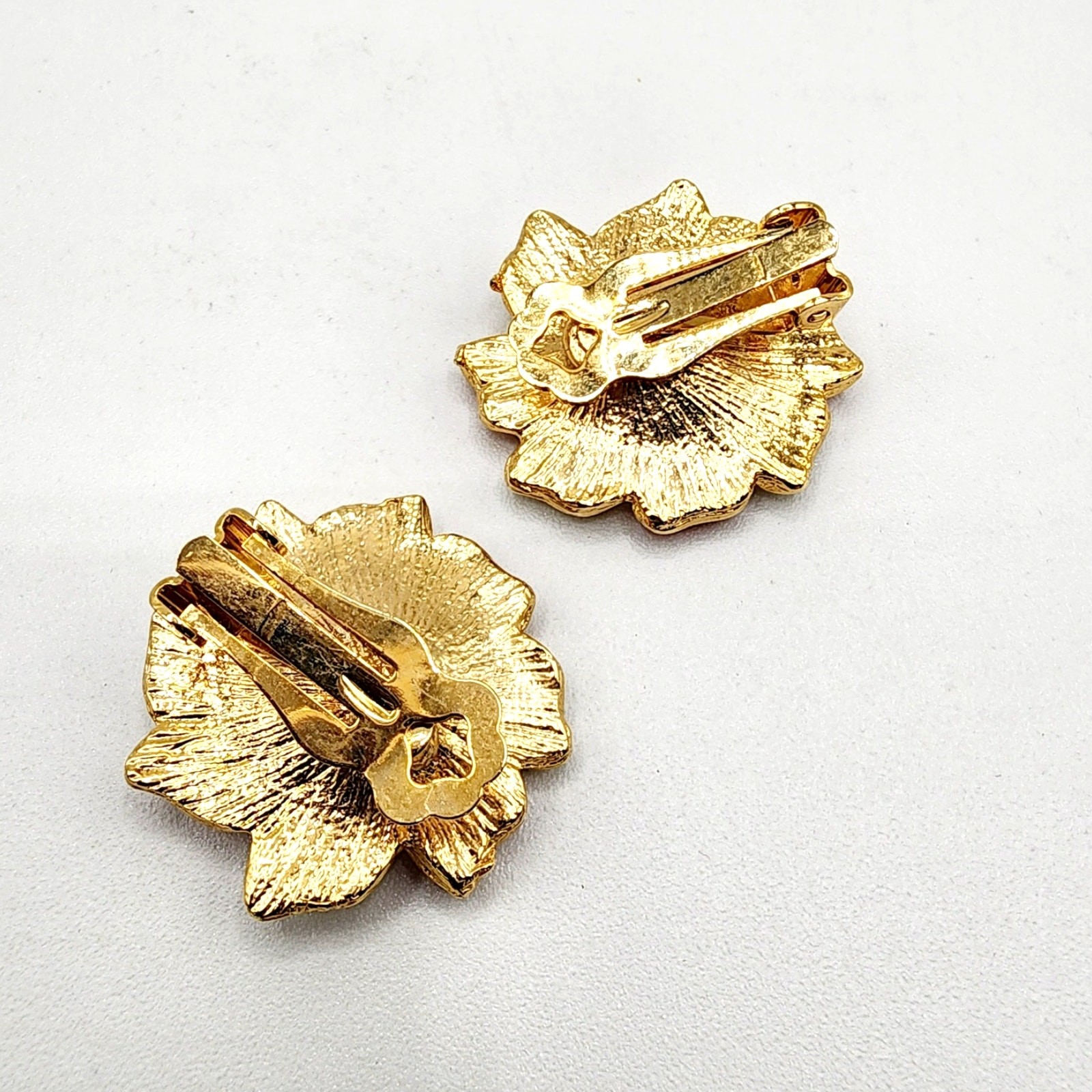 Vintage Enamel Flower Clip On Earrings Peach Orange Cream Gold Tone