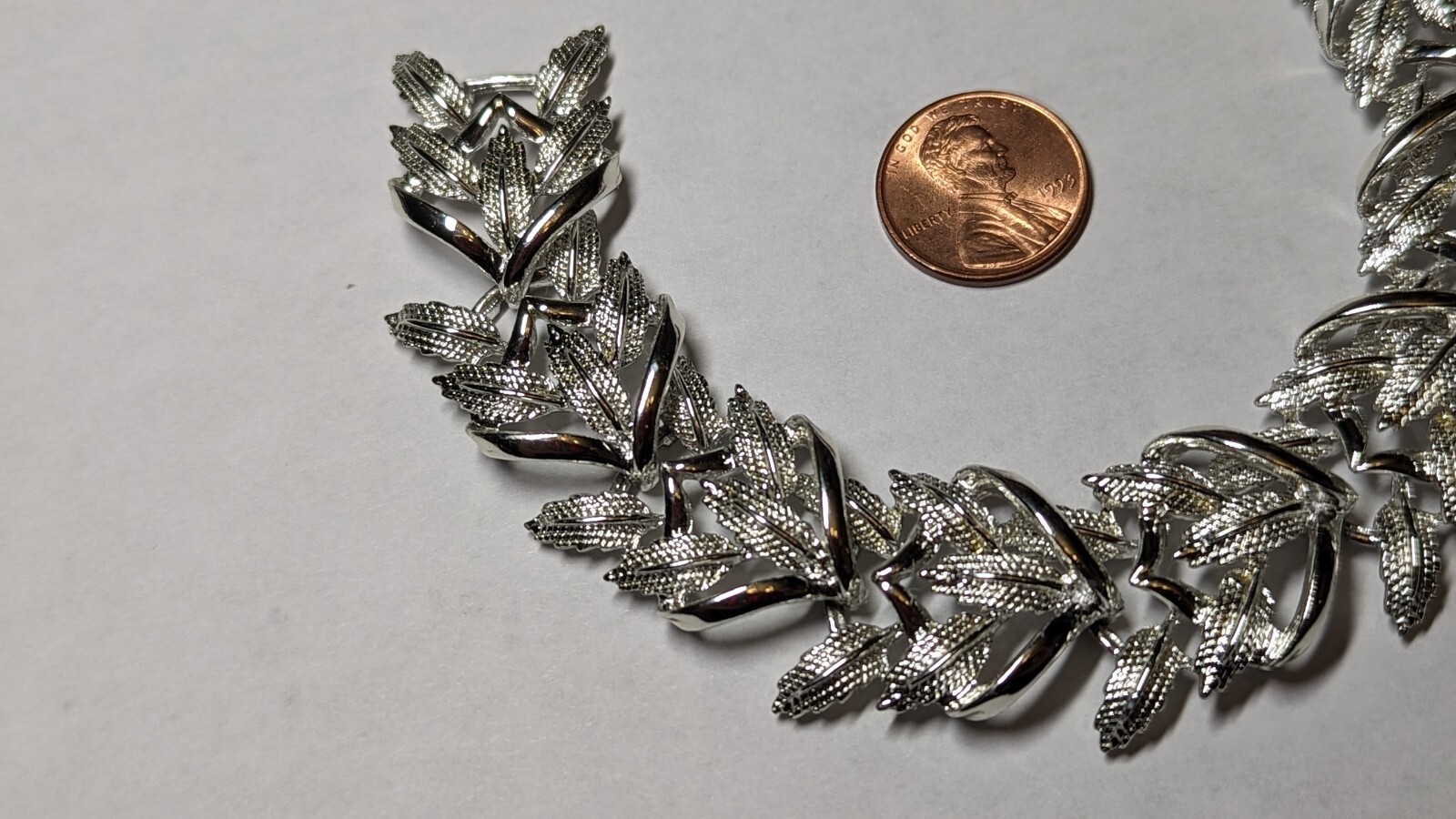VINTAGE CORO BRACELET SIGNED ABOUT 7 1/2″ LONG