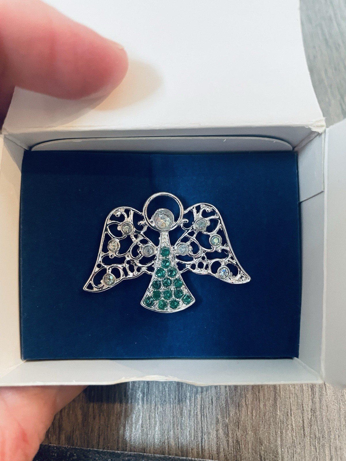 2008 Avon Heavenly Angel Birthstone Tac Pin for May Birthday Emerald Green New