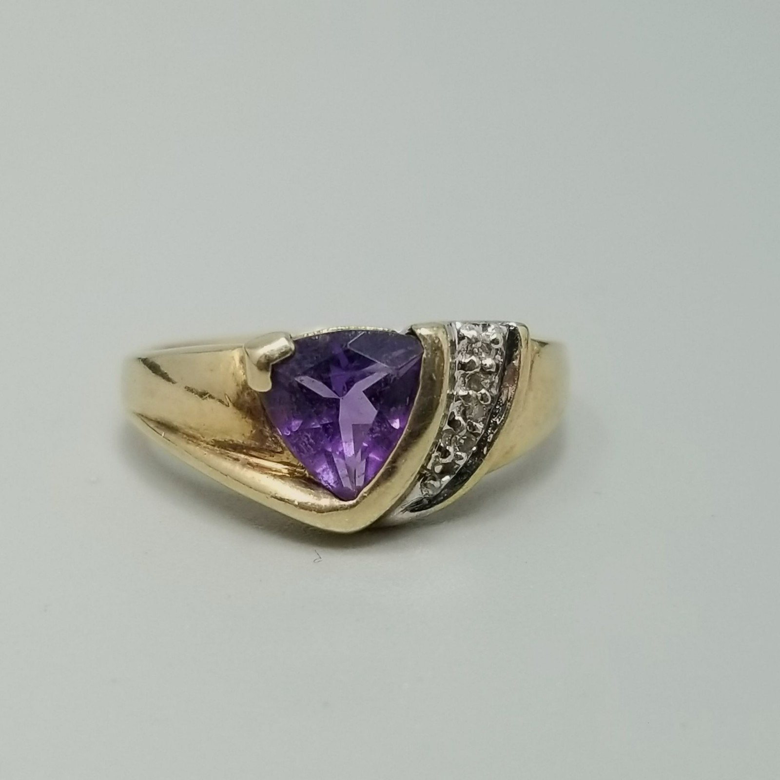 Vintage 10k Purple Amethyst Ring Size 6 1/2 Band Trillion Cut Yellow Gold