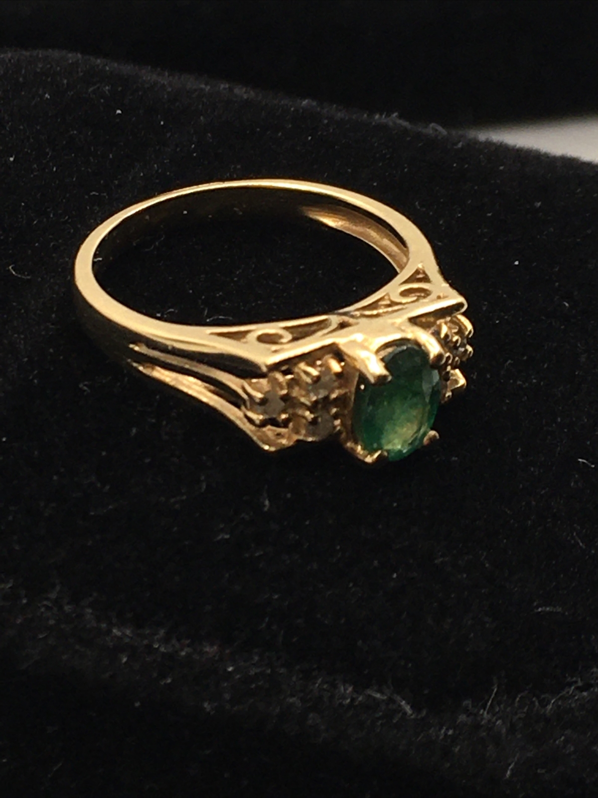 VINTAGE 14K Yellow Gold 0.31CTW Emerald & 0.05CTW Diamonds Handmade Ring 2.1gr.