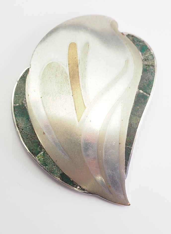 Los Castillo vintage inlaid large cala lily flower signed boroch pin Mexico