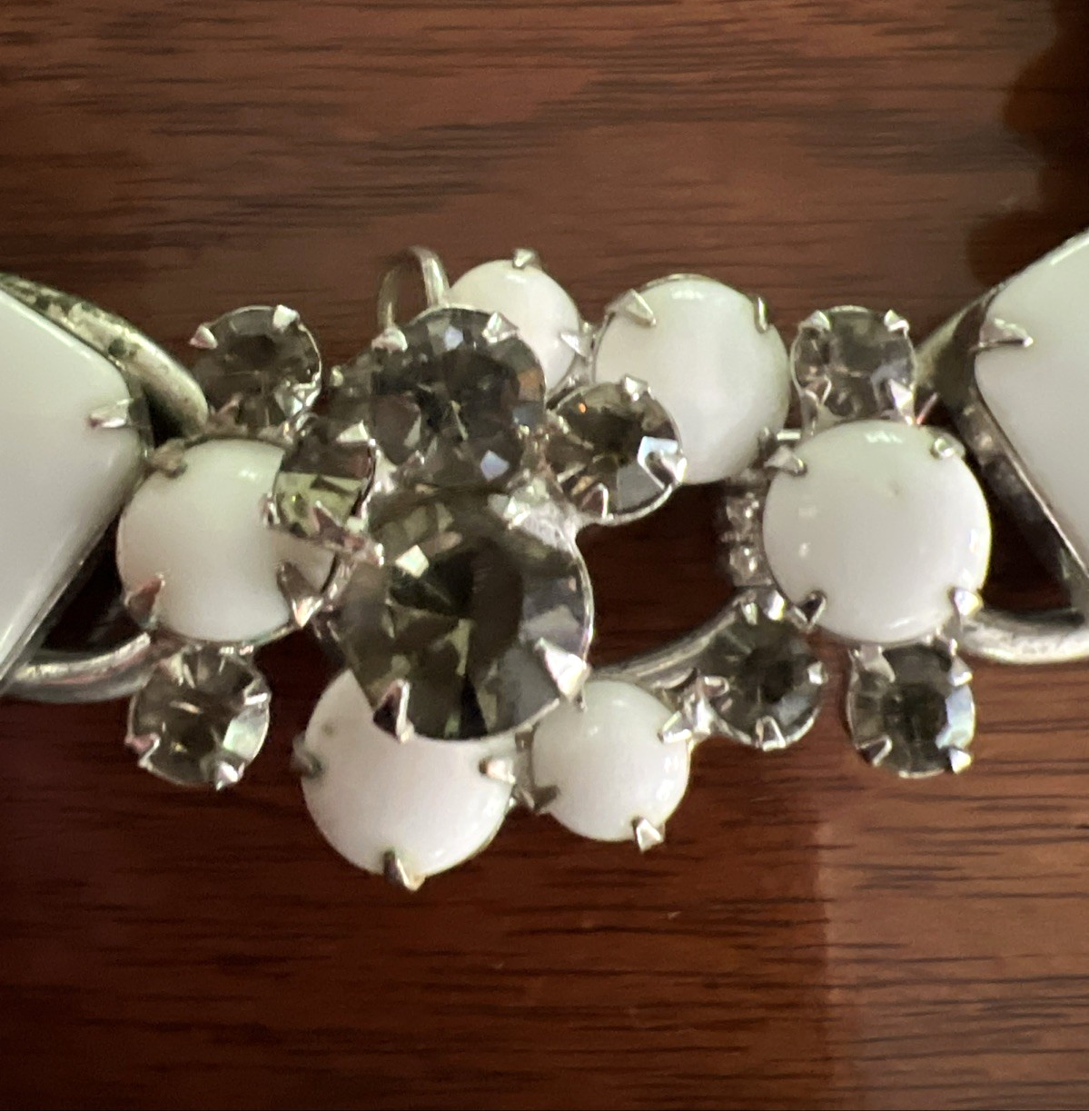 VTG. JULIANA DELIZZA & ELSTER MILK GLASS and GRAY RHINESTONE CHOKER NECKLACE 16″