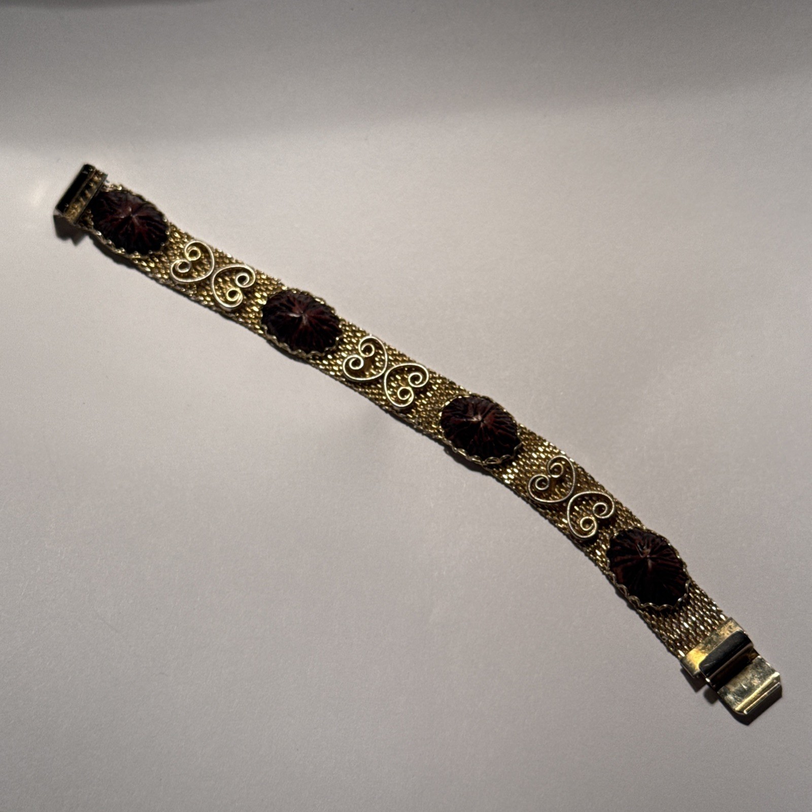 VTG Gold Toned Mesh bracelet 7”