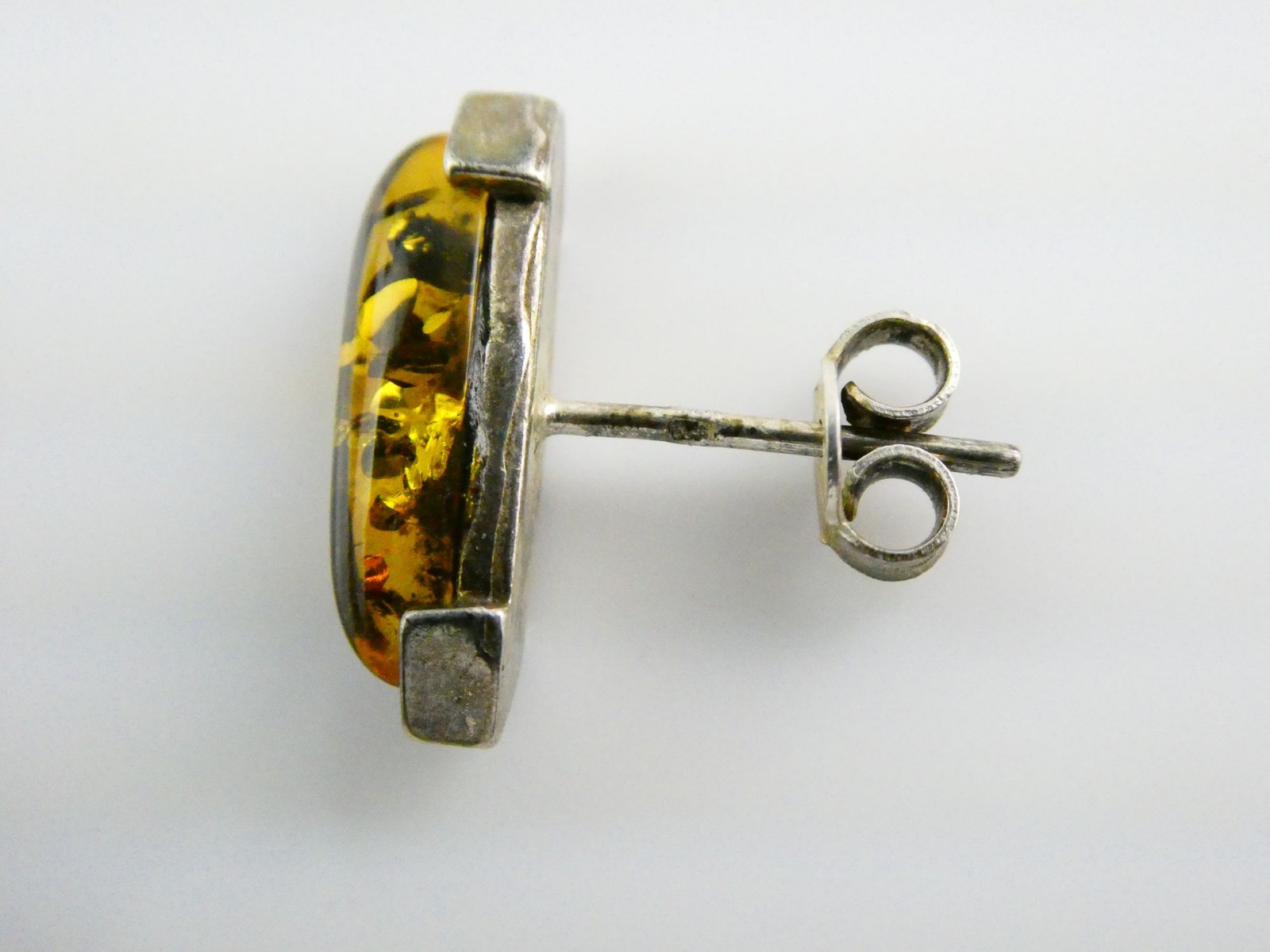 Vintage Sterling Silver Baltic Amber Pointed Cabochon Stud Earrings 3.3g .75 In