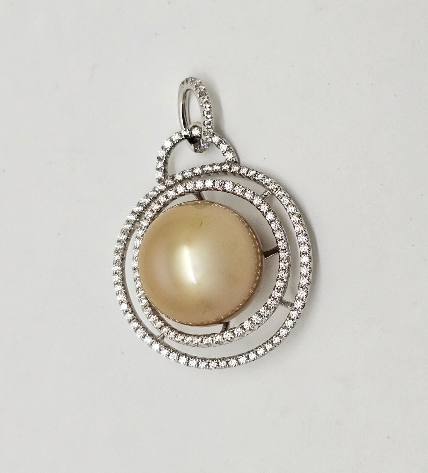 SPARKLY 18K WHITE GOLD DOUBLE WAVY EDGE DIAMOND HALO CHAMPAGNE PEARL PENDANT