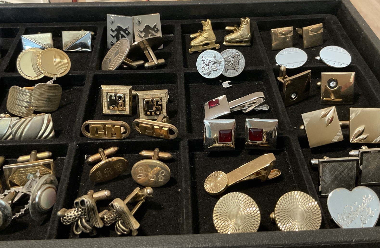 VINTAGE 87 PC MEN’S JEWELRY LOT CUFFLINKS TIE BARS CHAINS, TACS & SETS FREE SHIP