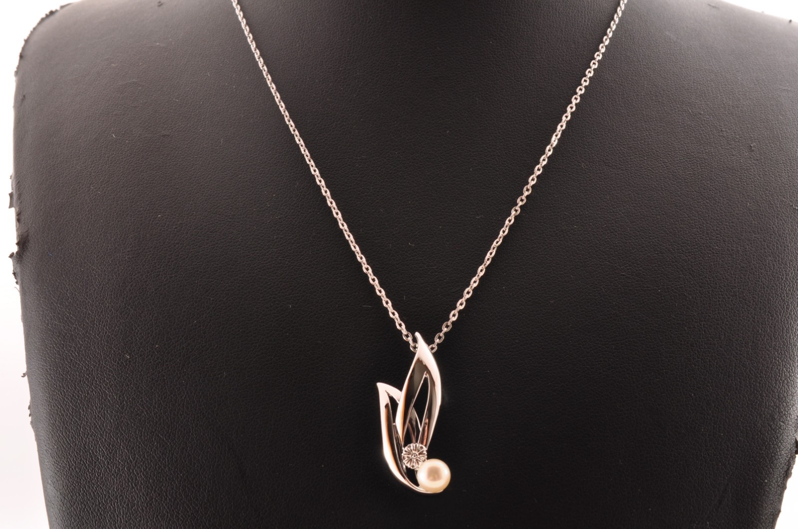 Near mint Japan brand “MIKIMOTO” Akoya pearl pendant 925 silver (total 9.75ct).