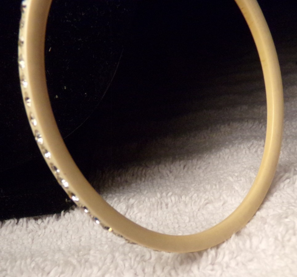 ANTIQUE 1920’S ACRYLIC CREME LUCITE NARROW THIN CRYSTAL SOLID BANGLE BRACELET