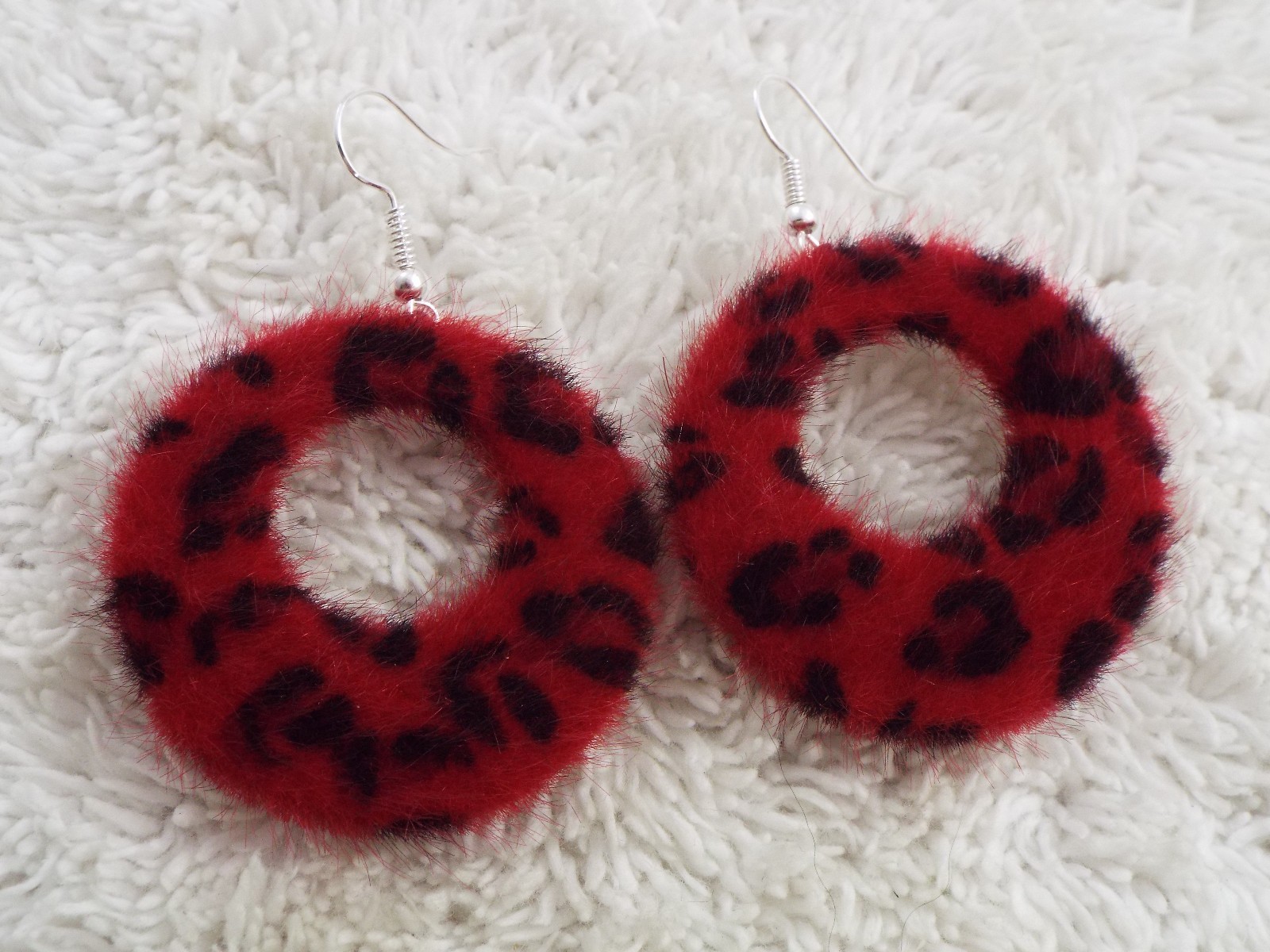 Cheetah Leopard Black Red Faux Fur Hoop Pierced Earrings (B26)