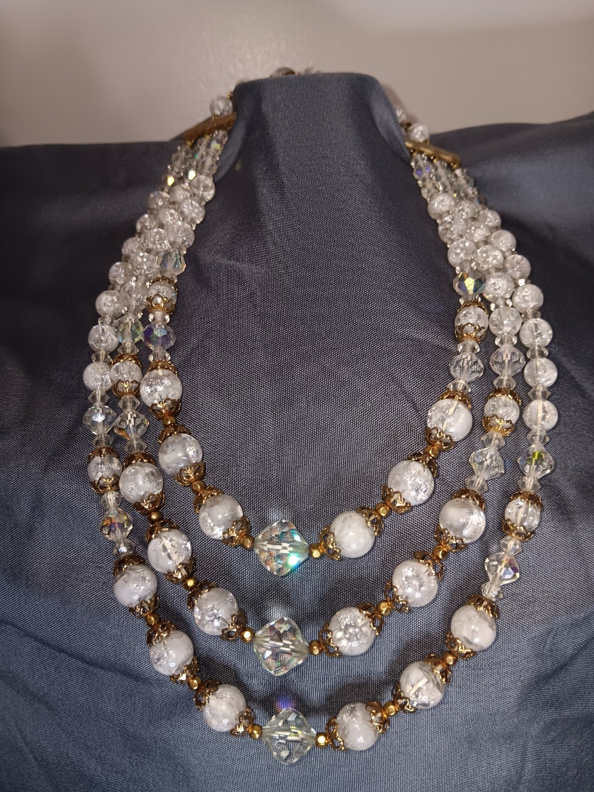 Beautiful Vintage Gold And Crystal Like Beaded Necklace 10 Inches Long