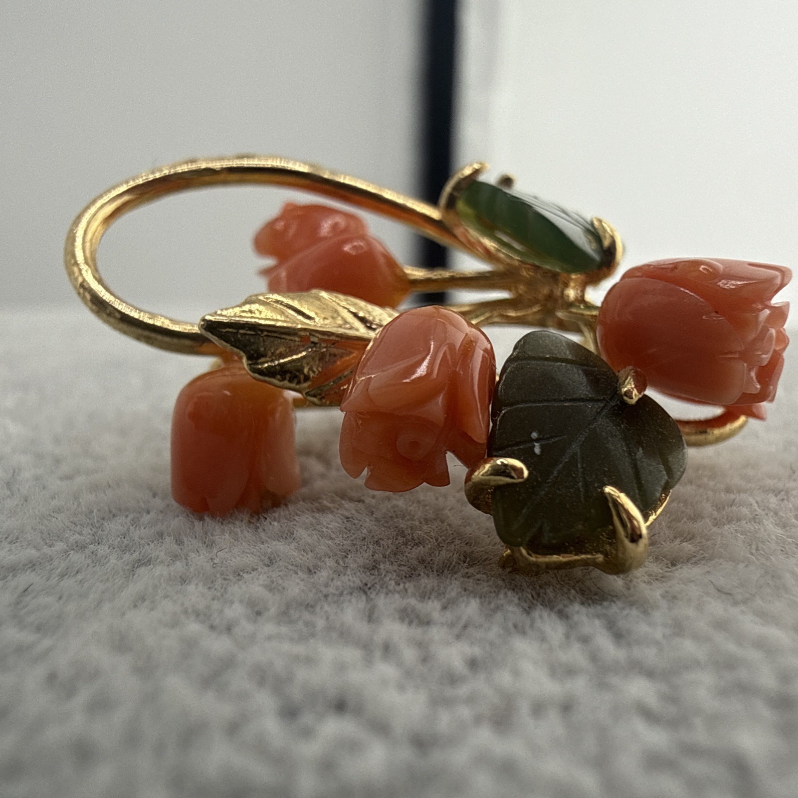 Gold Filled Coral & Jade Flower Brooch Pin – 35mm W – 5.3g J-1098