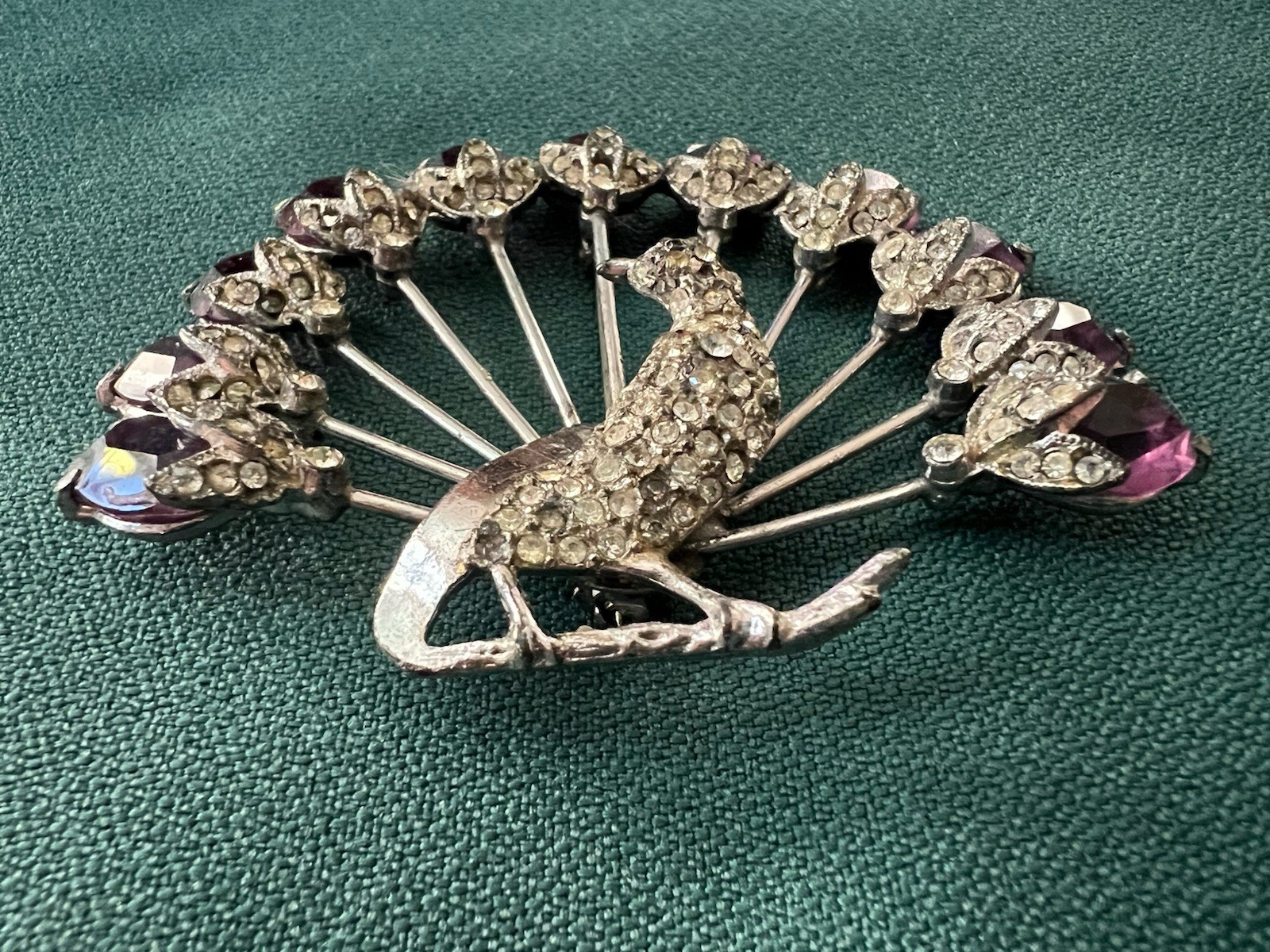 STUNNING VINTAGE 30s-40s HUGE PEACOCK BROOCH PURPLE TAIL FEATHER STONES