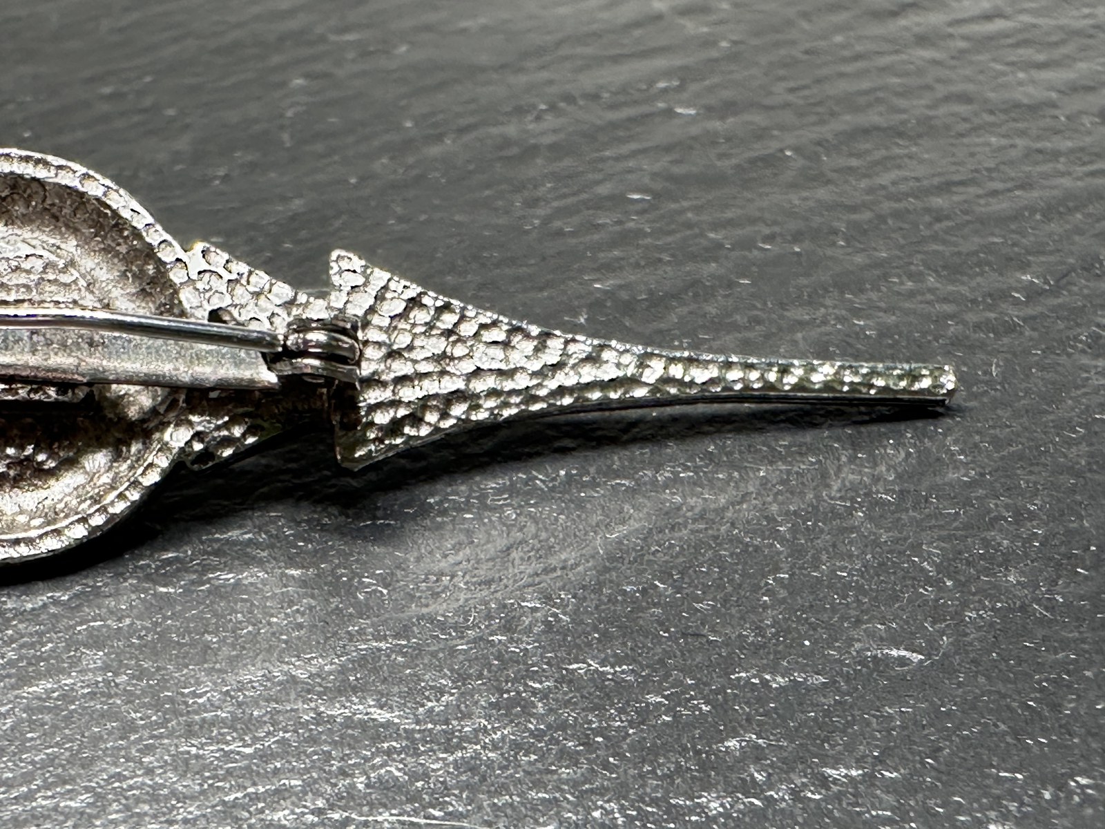 SILVER TONE BAR PIN BROOCH WITH RHINESTONES, SHINY BLACK INSERT E855